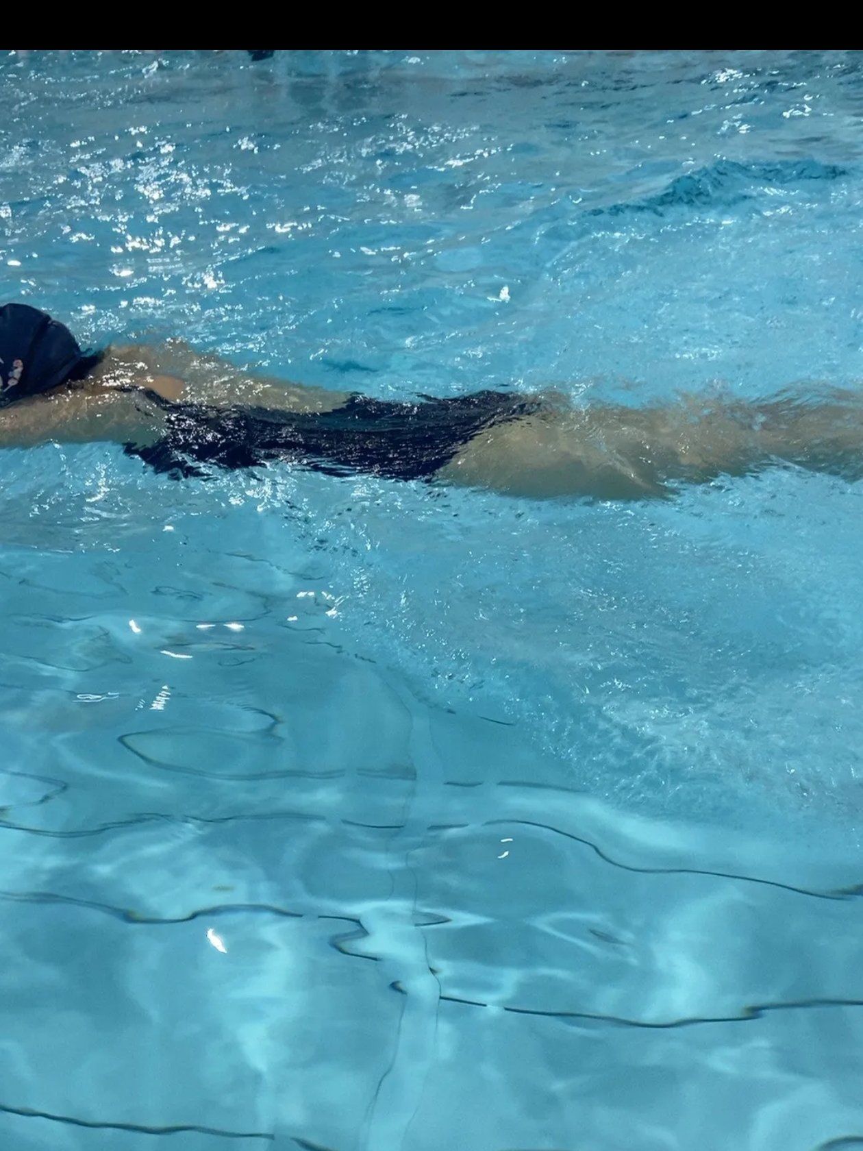 辽宁教授泰国见义勇为救下外国溺水幼童(图1)